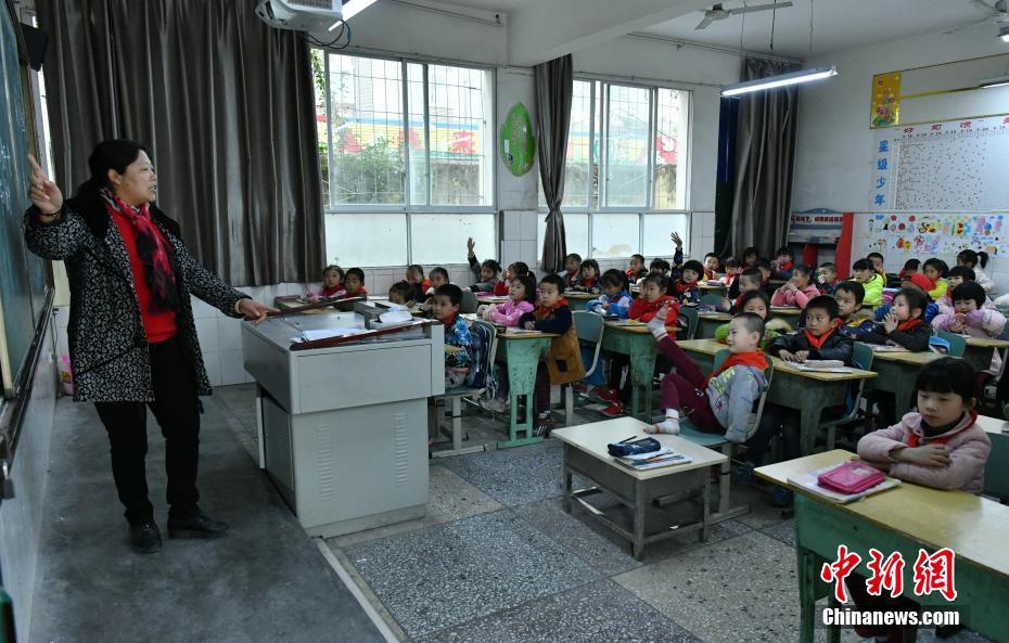 無臂男孩的快樂生活