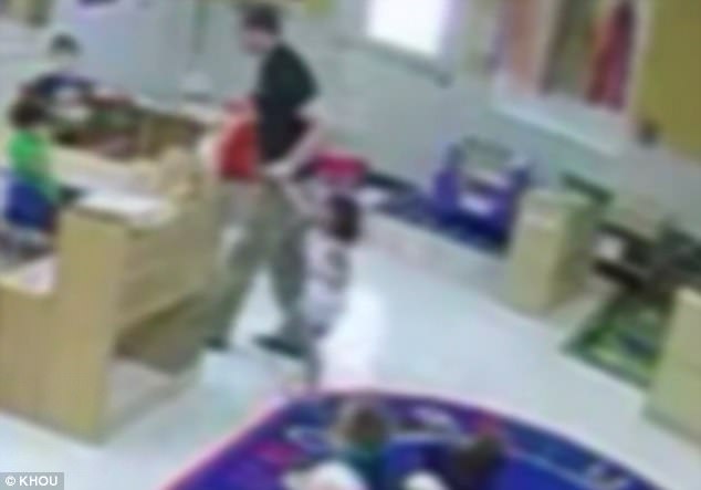 令人發指 幼兒園男老師居然這樣對孩子