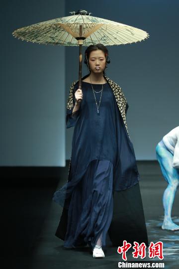 倡導快樂慢生活的“生活在左”秀首次亮相中國國際時裝周