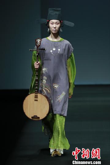 倡導快樂慢生活的“生活在左”秀首次亮相中國國際時裝周