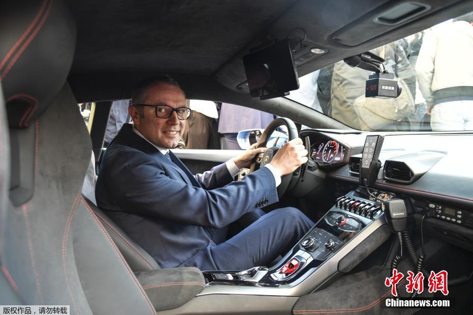 壕氣沖天！意大利警察局獲贈(zèng)蘭博基尼警車