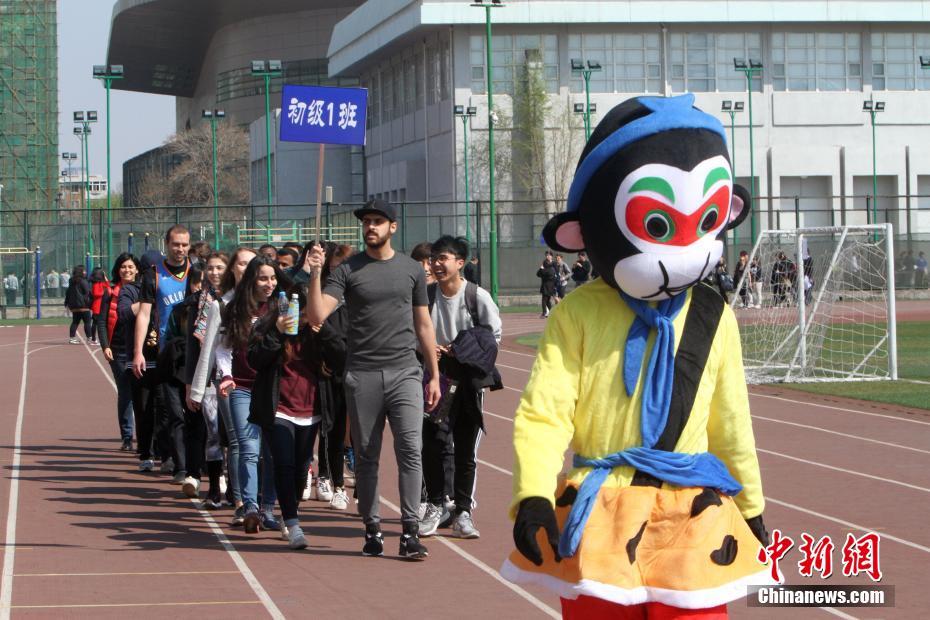 南開大學600留學生體驗“別樣”運動會