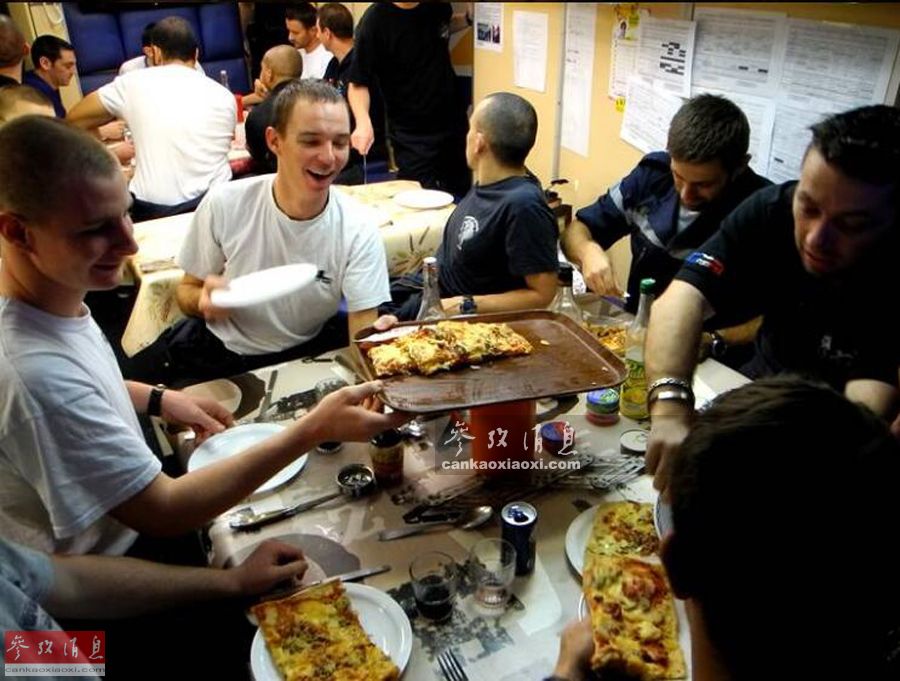 中美法PK潛艇伙食：中國可海底包餃子