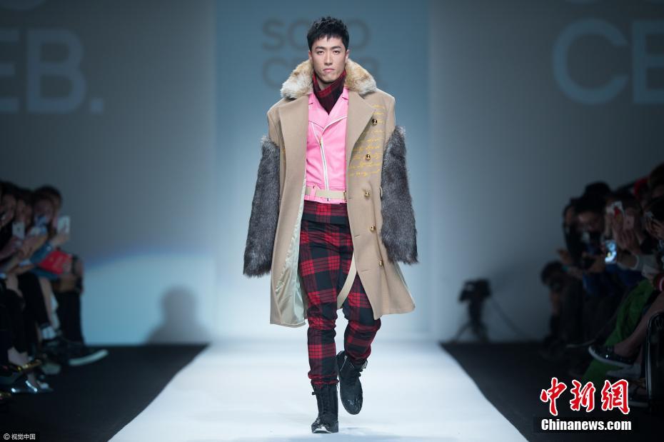 巨星范！劉翔為古巨基站臺 變男模走T臺