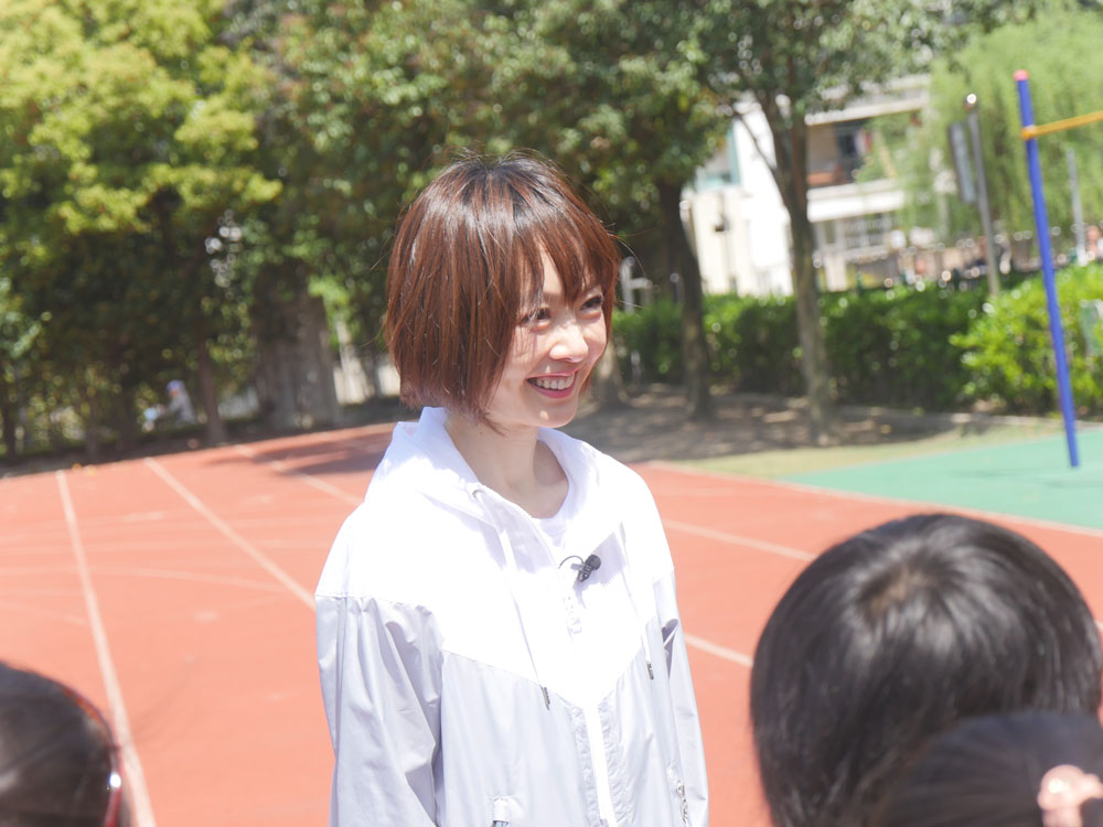 魯豫重返小學校園變孩子王 小女生情懷寫在臉上