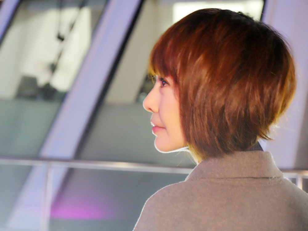 魯豫重返小學(xué)校園變孩子王 小女生情懷寫在臉上