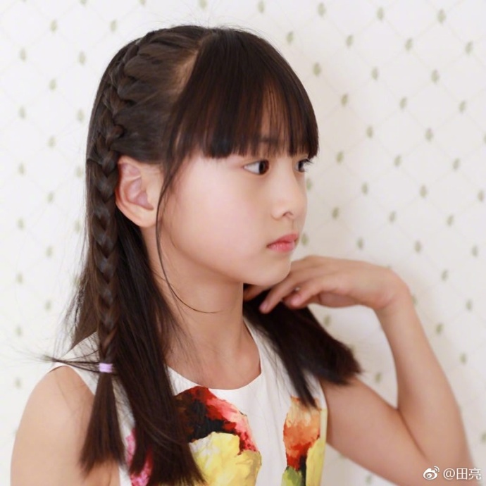 田亮微博曬女兒慶生照片 氧氣少女“森碟”九歲啦！