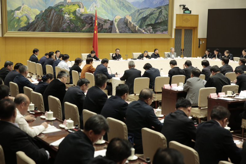 李克強主持召開“貫徹新發展理念 培育發展新動能”座談會