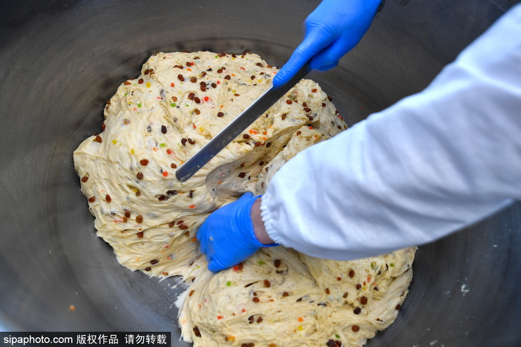 俄羅斯復(fù)活節(jié)蛋糕制作過(guò)程 香甜美味擋不住