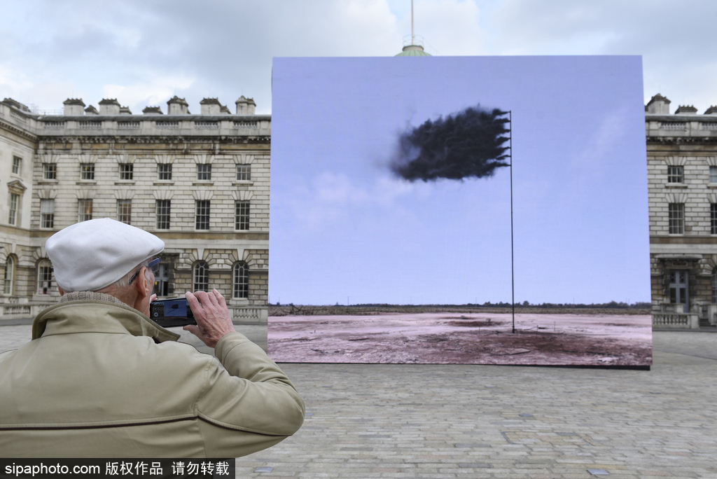 藝術與編程世界的交融 藝術家倫敦制造“冒煙”旗幟虛擬影像