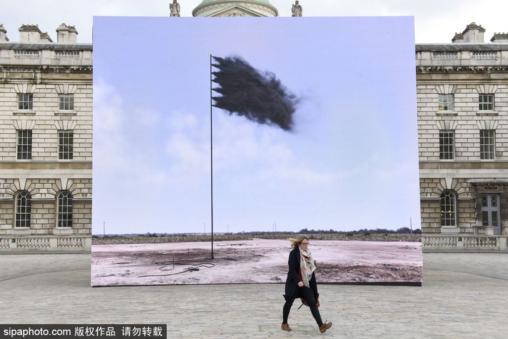 藝術與編程世界的交融 藝術家倫敦制造“冒煙”旗幟虛擬影像