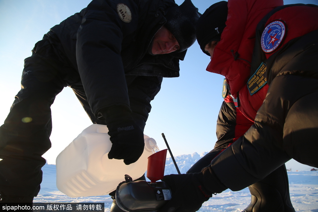 俄探險隊結束北極探險之旅 科考任務完成
