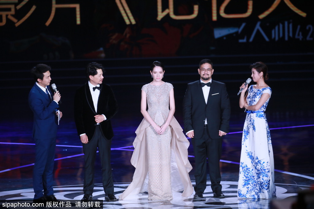 第七屆北京電影節：95歲秦怡坐輪椅現身閉幕式 林志玲與讓·雷諾俏皮頒獎