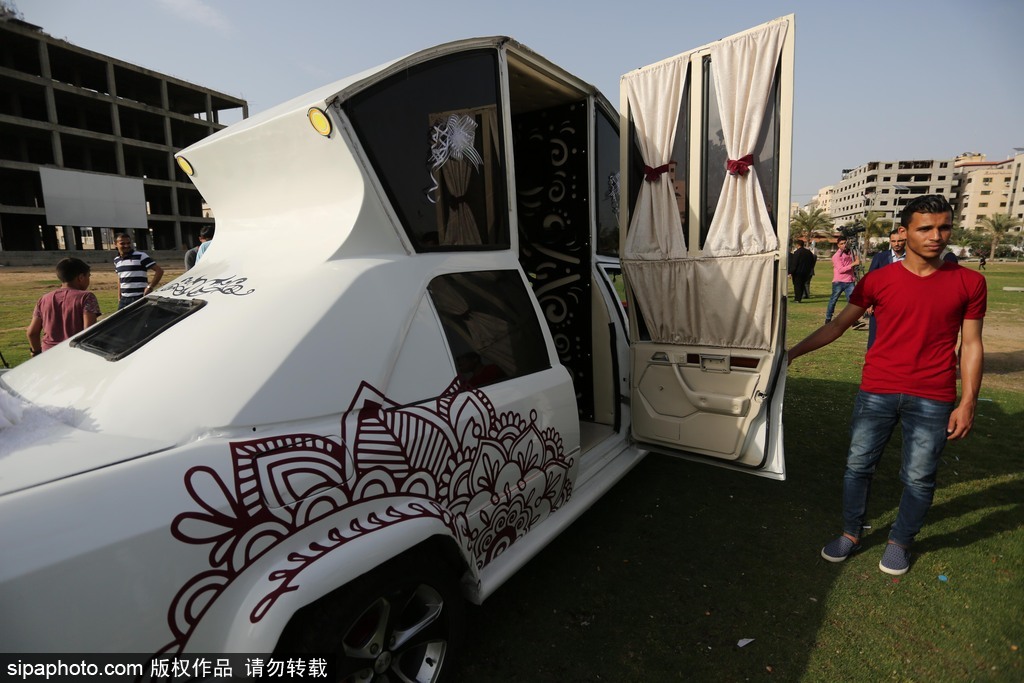 現代版“灰姑娘的南瓜馬車”：巴勒斯坦一男子別出心裁 改裝出華麗婚車