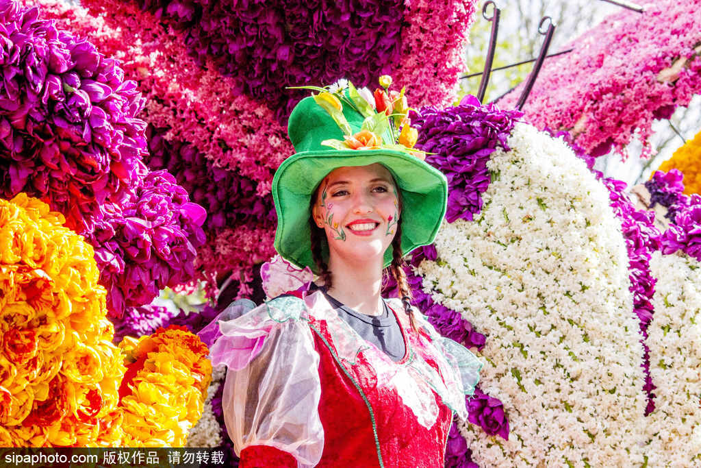 荷蘭小鎮(zhèn)利瑟迎來花車游行活動 鮮艷亮麗十分奪目