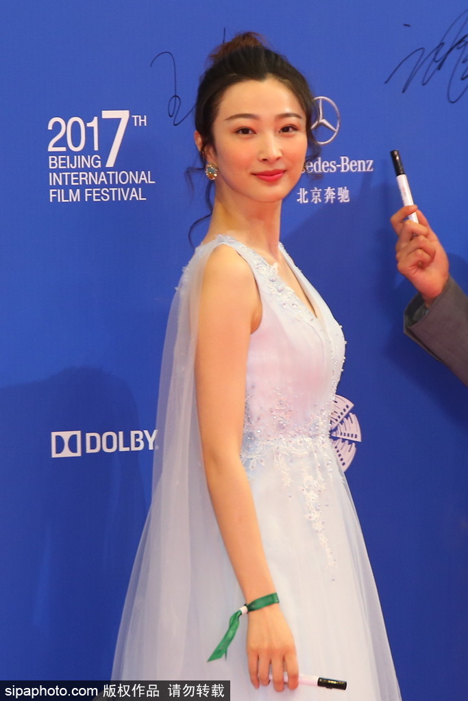 第七屆北京電影節(jié)：莫妮卡·貝魯奇性感現身閉幕式紅毯 林志玲、蔣雯麗、殷桃同場爭艷