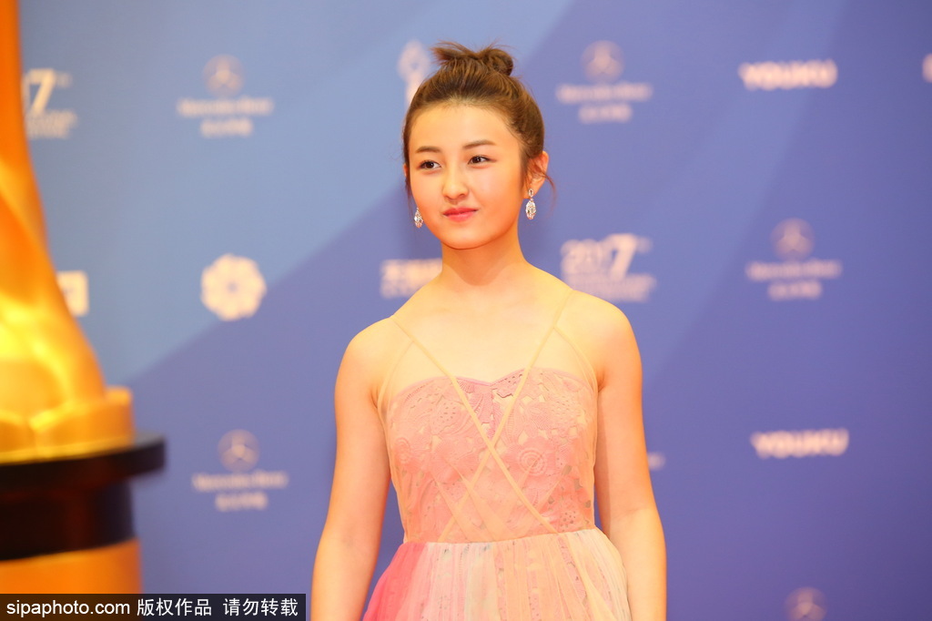 第七屆北京電影節：莫妮卡·貝魯奇性感現身閉幕式紅毯 林志玲、蔣雯麗、殷桃同場爭艷