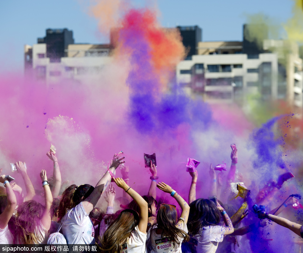 五彩青春奔跑不止 2017馬德里胡里節彩虹跑繽紛開跑