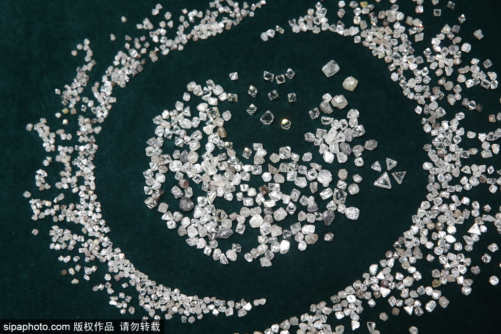 炫酷上天！俄羅斯鉆石分揀中心 超多美鉆大匯聚