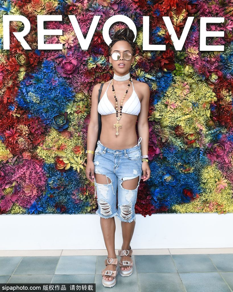 全美最盛大音樂(lè)節(jié)科切拉！盤點(diǎn)激情火辣內(nèi)衣上陣的潮人街拍