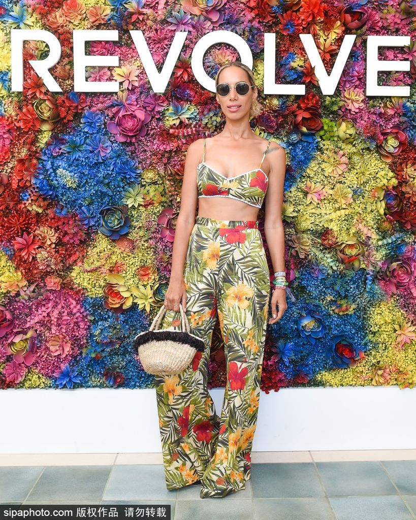 全美最盛大音樂節(jié)科切拉！盤點(diǎn)激情火辣內(nèi)衣上陣的潮人街拍