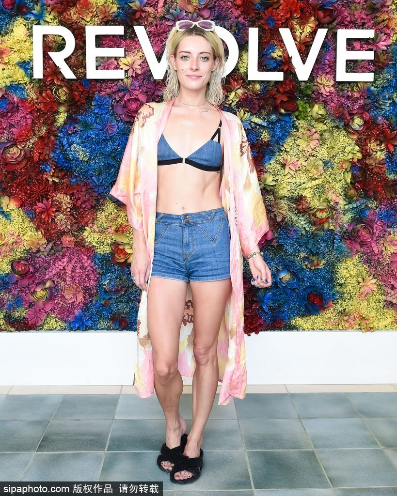 全美最盛大音樂節(jié)科切拉！盤點(diǎn)激情火辣內(nèi)衣上陣的潮人街拍