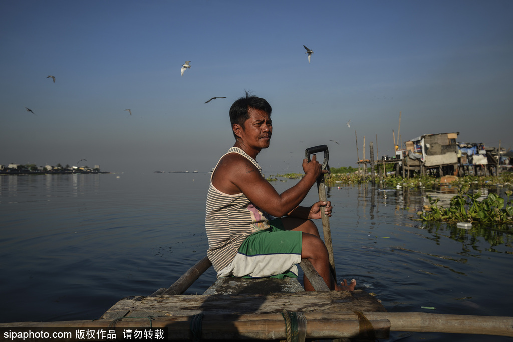記錄一個(gè)真實(shí)的菲律賓貧民窟生活 “垃圾河”觸目驚心