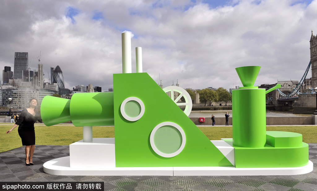 神奇！英國現巨型薯片機 可將薯片轉化成“味道云”