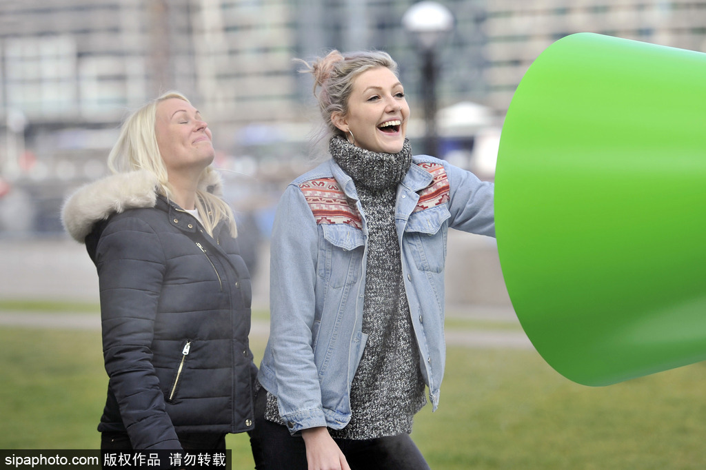 神奇！英國現(xiàn)巨型薯片機 可將薯片轉(zhuǎn)化成“味道云”