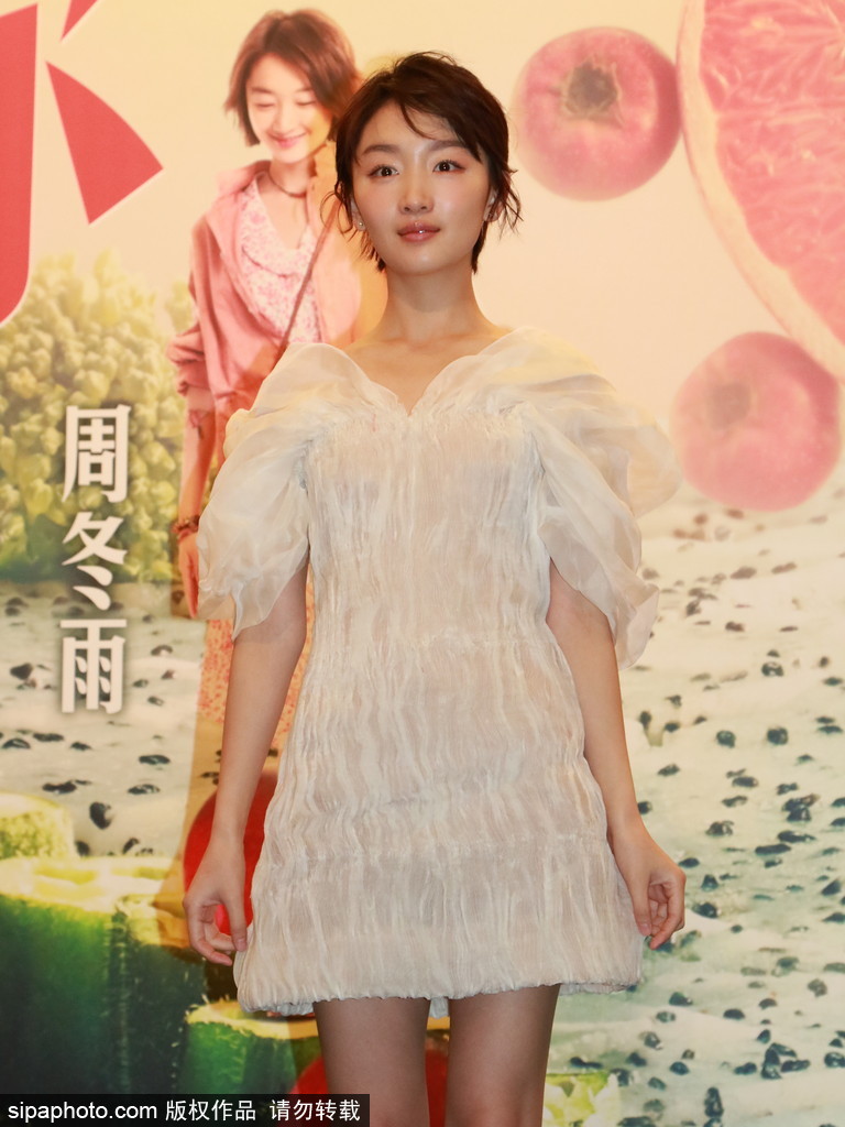 周冬雨直言生活中不會做飯 大贊金城武敬業吃道具餐