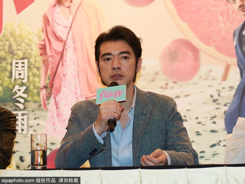 周冬雨直言生活中不會(huì)做飯 大贊金城武敬業(yè)吃道具餐