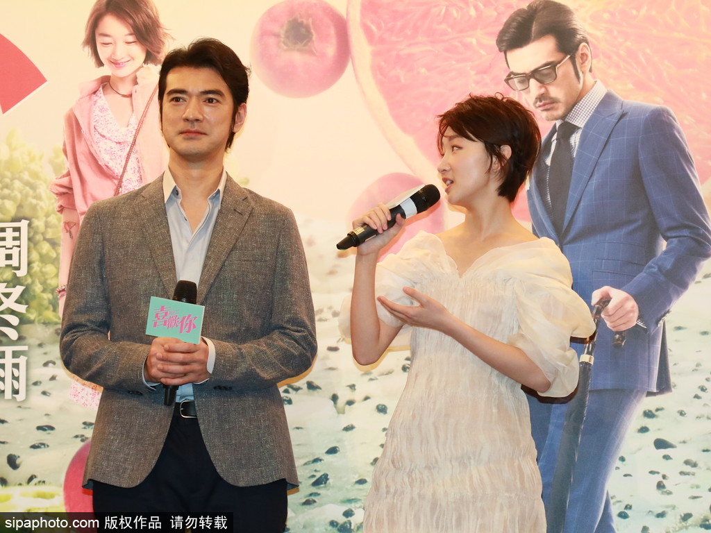 周冬雨直言生活中不會(huì)做飯 大贊金城武敬業(yè)吃道具餐