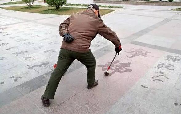 厲害了我的“中國制造”!從毛筆到訊飛語音 英國小哥講述中國書寫傳奇丨好運中國