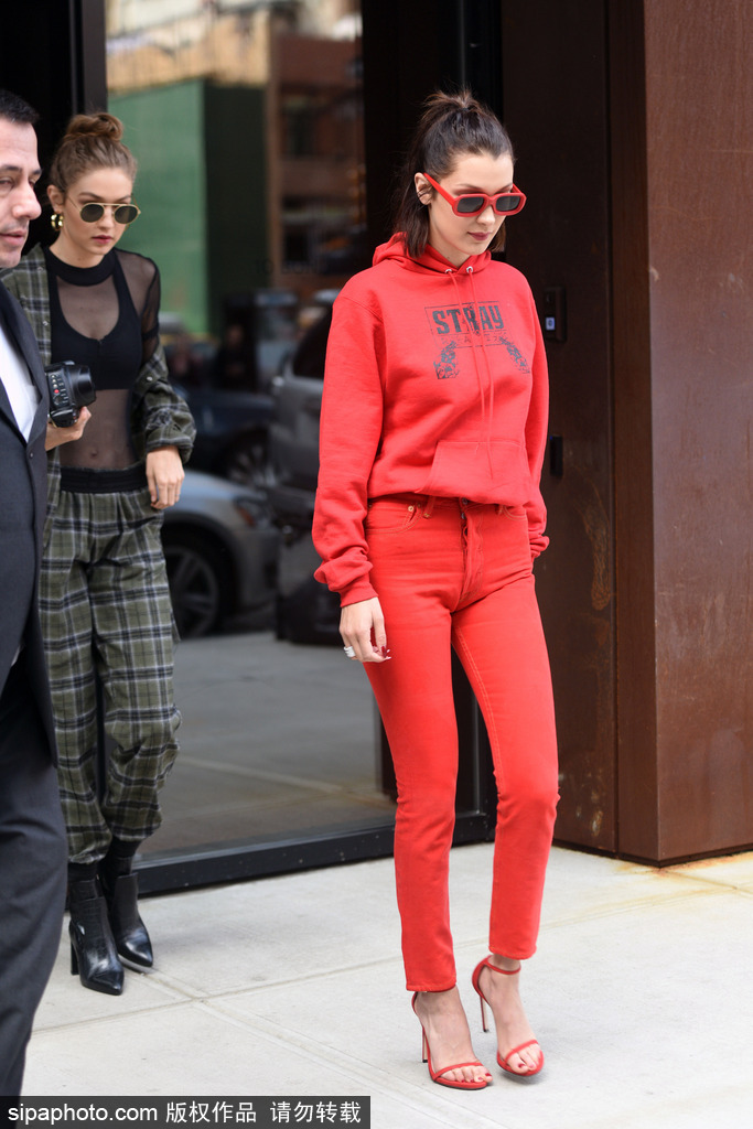貝拉·哈迪德今天這身紅透了！高馬尾活力十足