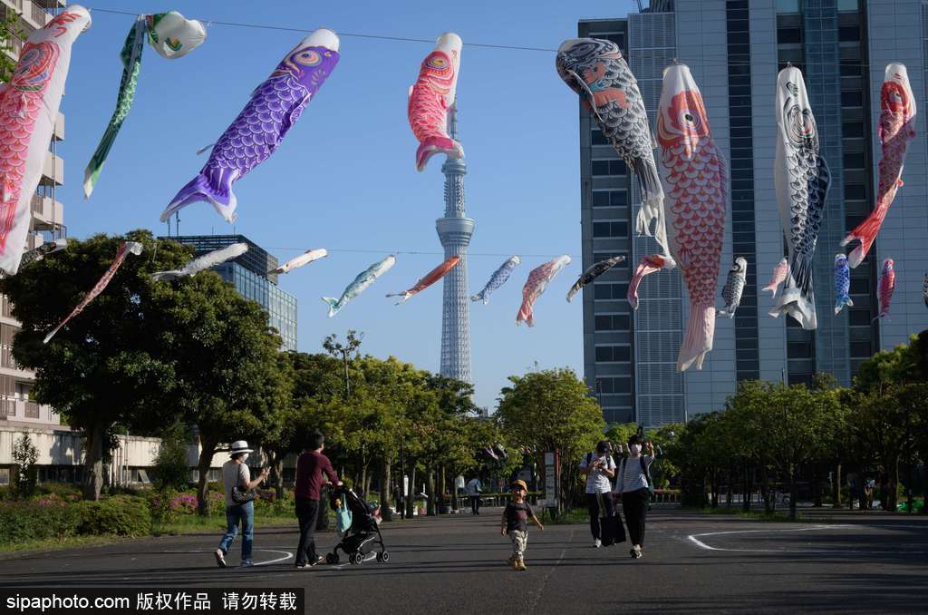 日本東京街頭鯉魚旗飄揚 寄托祝福慶祝男孩節