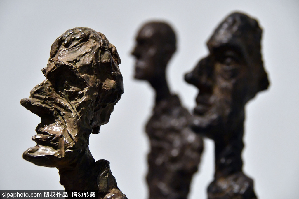 這藝術作品你能看懂？走近瑞士超存在主義雕塑大師賈科梅蒂藝術展