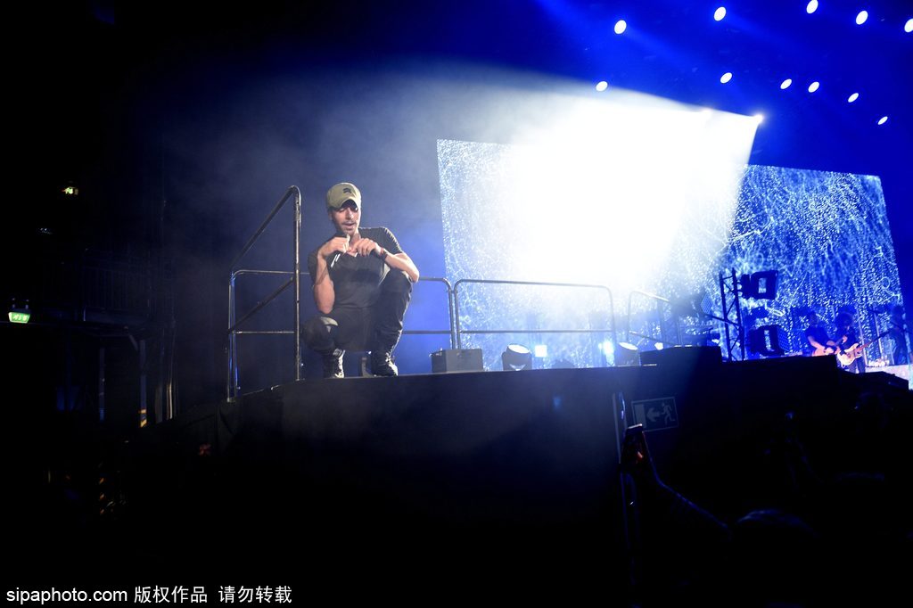 “情歌王子”安立奎演唱會(huì) 活力四射hold住全場(chǎng)