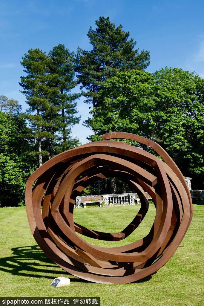 不確定的對(duì)角線 雕塑藝術(shù)家Bernar Venet展覽