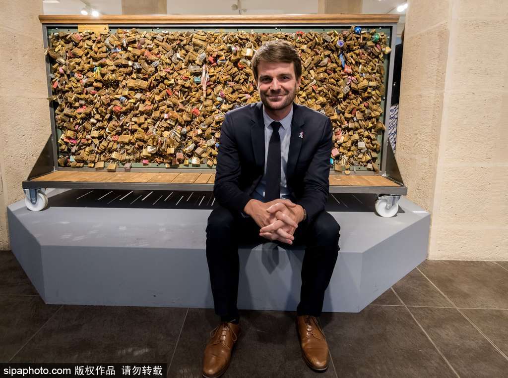 不堪重負！法國巴黎情人橋愛情鎖將全部拆除拍賣