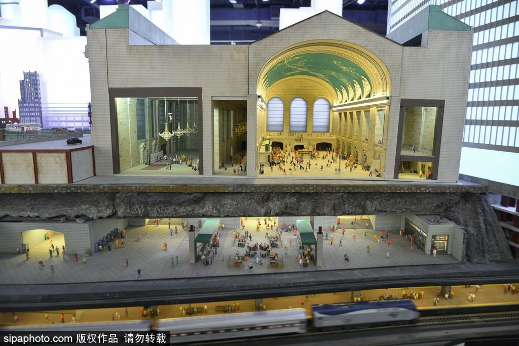 “格列佛之門(mén)”微型世界紐約展 讓你從古羅馬玩到火星