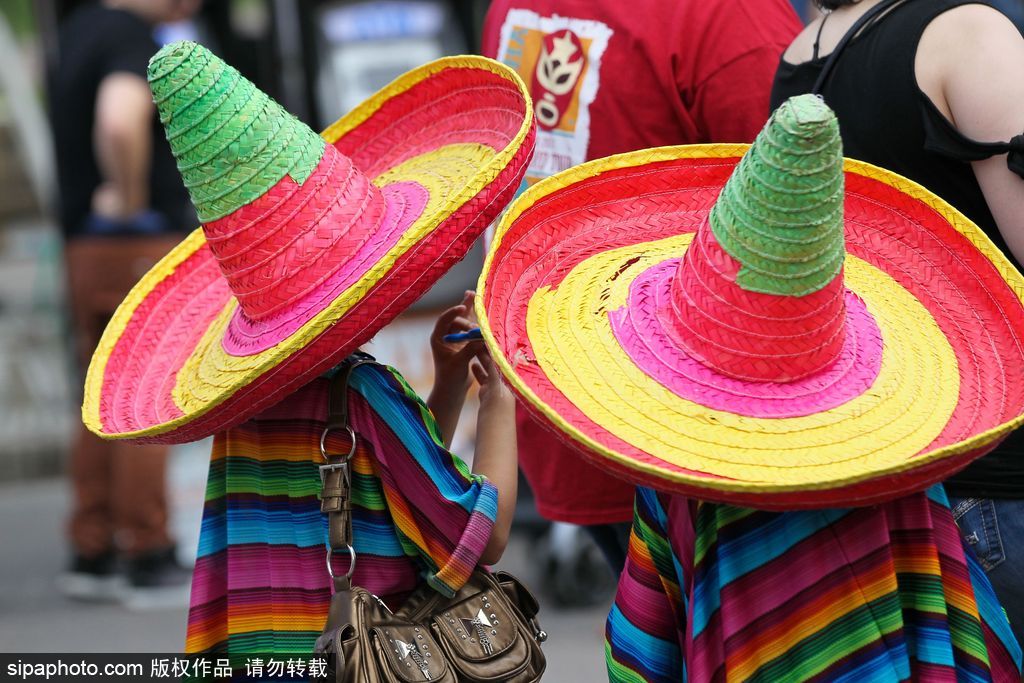 載歌載舞放飛自我 美國丹佛墨西哥裔民眾慶祝五月五日節