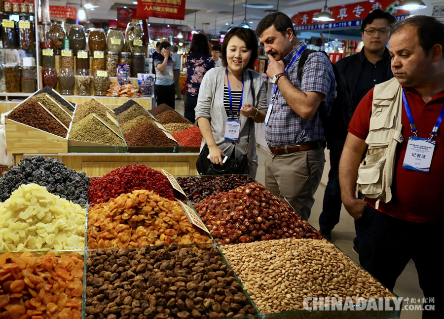 探訪“一帶一路”上的新疆集市 感受大巴扎的民族風情