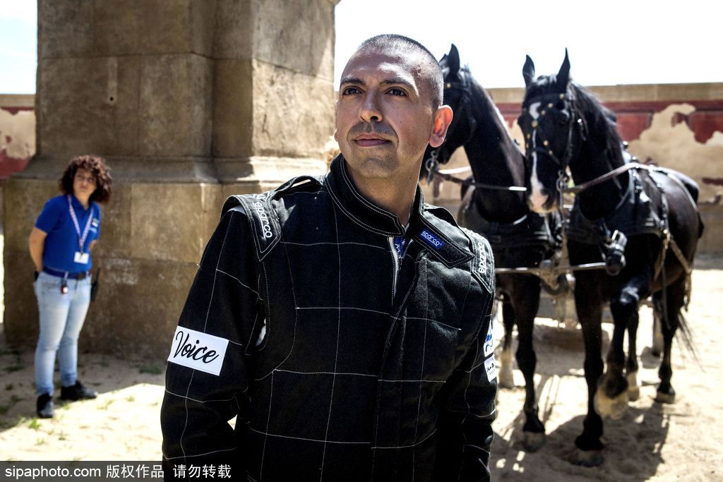 意大利最奇葩的賽事：馬車和法拉利比誰跑得快