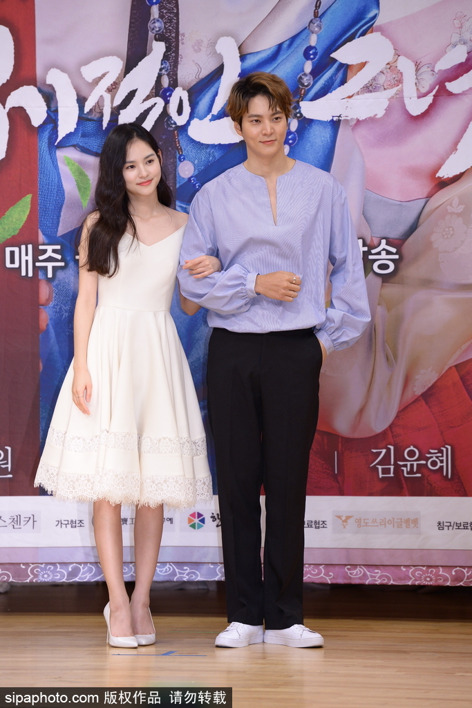 韓劇《我的野蠻女友》發(fā)布會 元?dú)饷滥兄茉慌前鼑u萌
