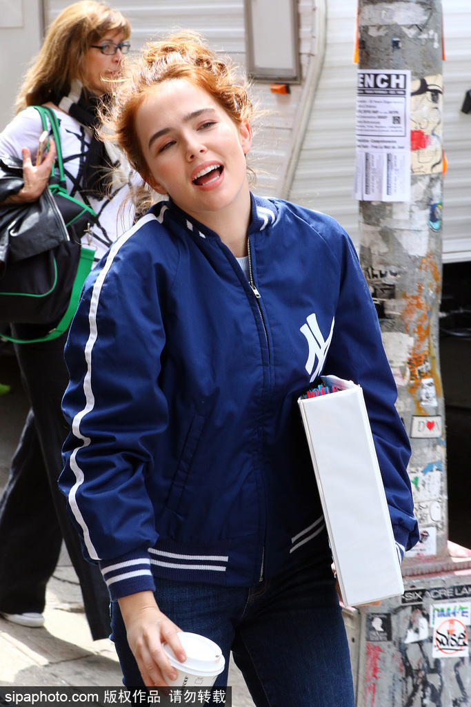 萬惡的抓拍！鏡頭中的90后氣質(zhì)美女佐伊·達奇顏值崩塌表情瘋癲