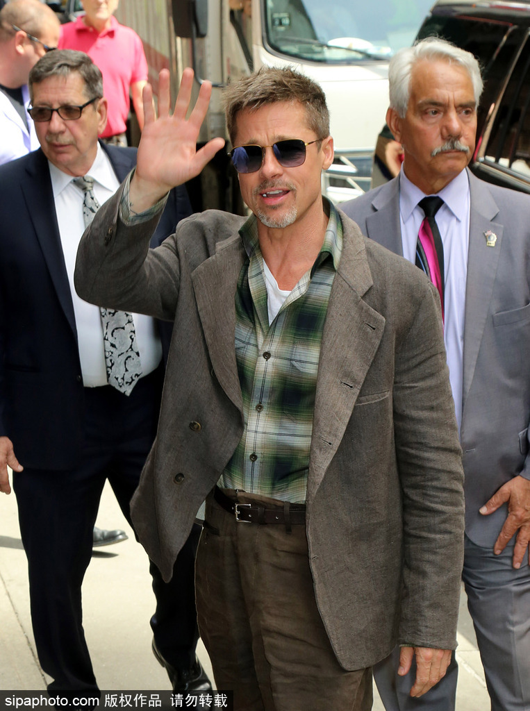 愛上復古風？布拉德·皮特示范懷舊風穿搭