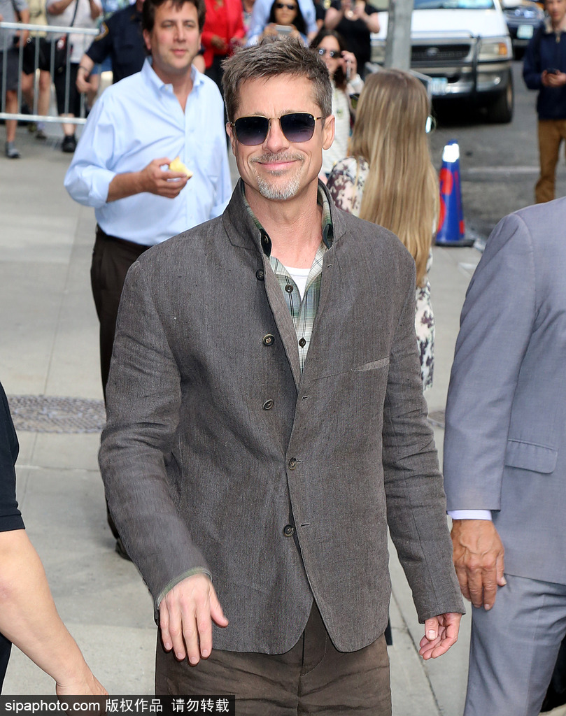 愛上復古風？布拉德·皮特示范懷舊風穿搭