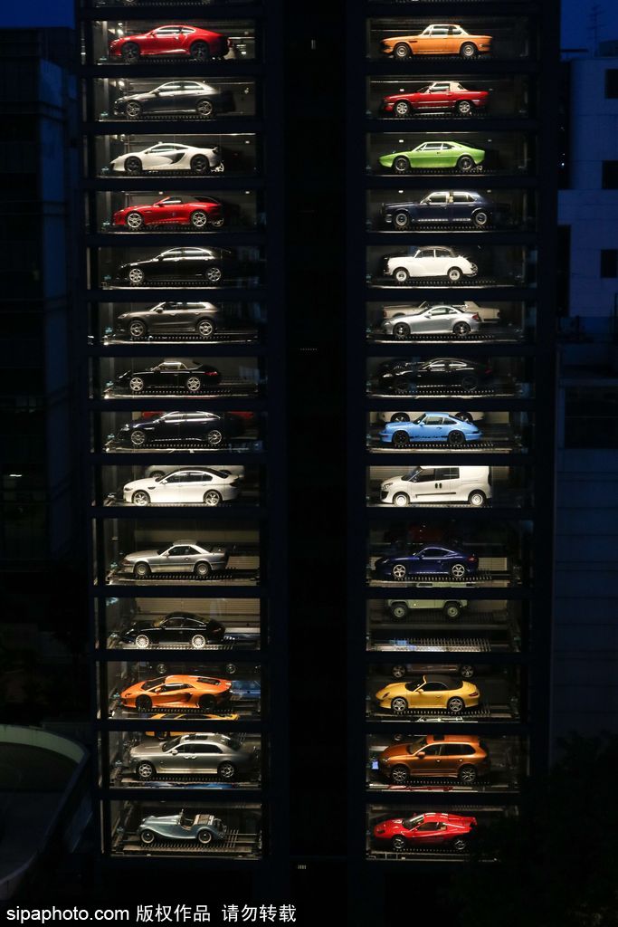 投幣買(mǎi)豪車(chē)！新加坡現(xiàn)世界最高汽車(chē)自動(dòng)售貨機(jī)達(dá)15層樓
