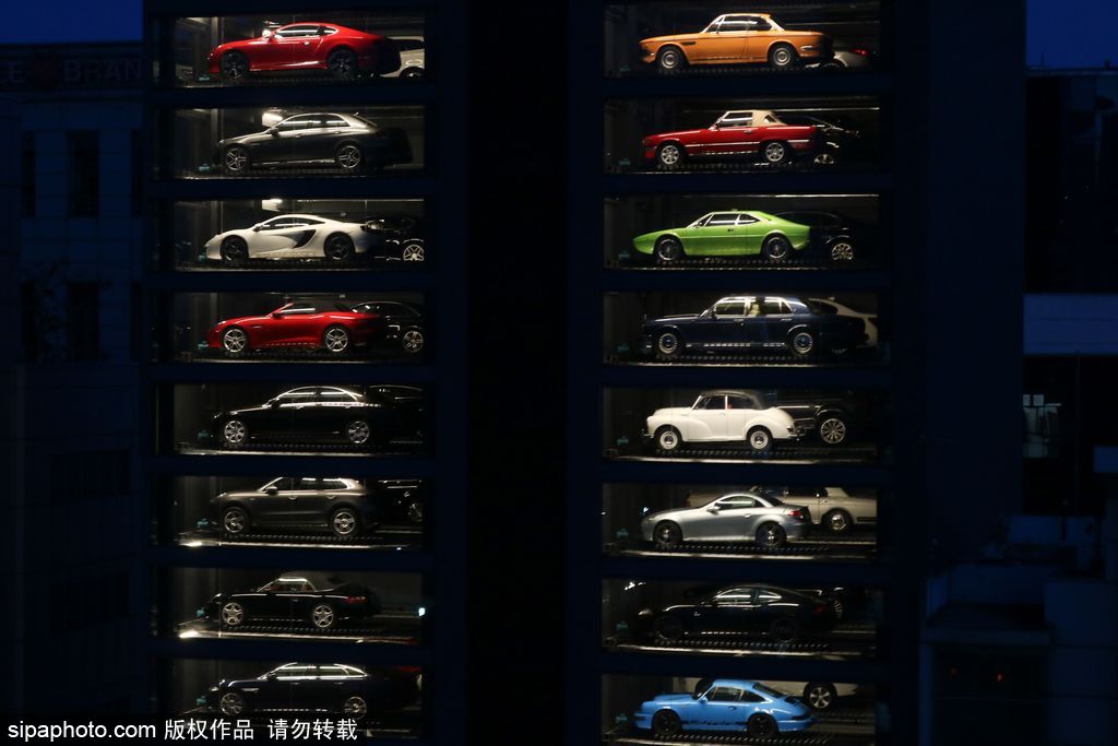 投幣買豪車！新加坡現(xiàn)世界最高汽車自動售貨機(jī)達(dá)15層樓
