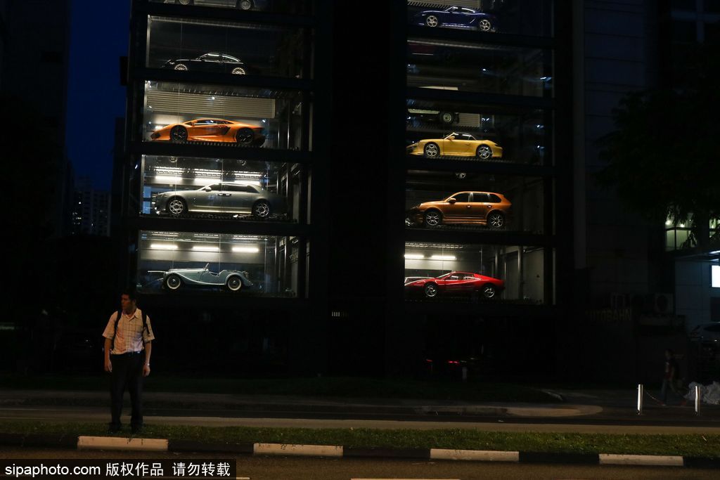投幣買豪車！新加坡現(xiàn)世界最高汽車自動售貨機達15層樓